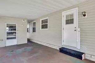 223 Paradise S, Leesburg, FL 34788 - Photo 4