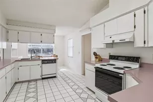 828 Dundee Cir, Leesburg, FL 34788 - Photo 10