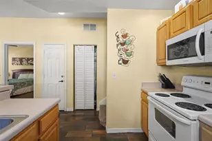 4021 Venetian Bay Dr, Kissimmee, FL 34741 - Photo 6