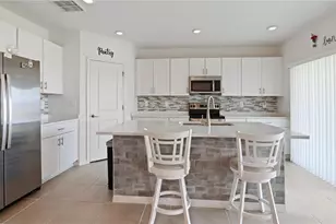 1020 Calico Pointe Cir, Groveland, FL 34736 - Photo 4