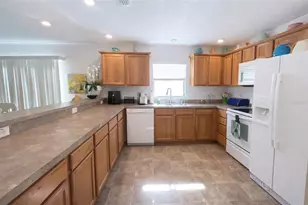 437 Jarquin Way, The Villages, FL 32162 - Photo 4