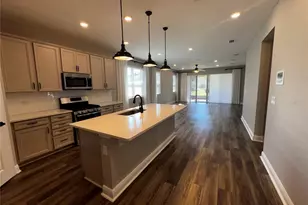 2448 Spring Breeze Dr, Leesburg, FL 34748 - Photo 2