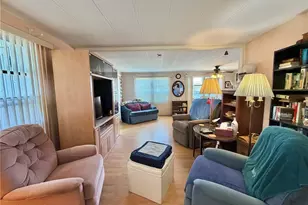 167 Jacaranda Dr, Leesburg, FL 34748 - Photo 2