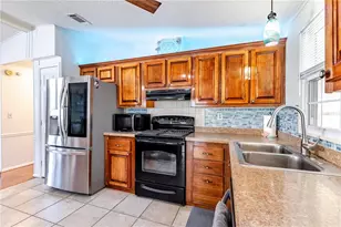 809 Orchid St, Lady Lake, FL 32159 - Photo 8