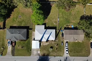 443 Winners Cir, Lady Lake, FL 32159 - Photo 2