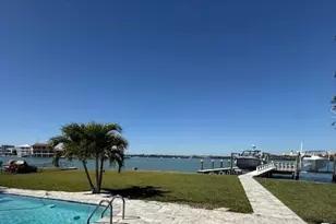 584 Crystal Dr, Madeira Beach, FL 33708 - Photo 4