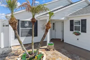 439 Grovewood Pl, The Villages, FL 32162 - Photo 2