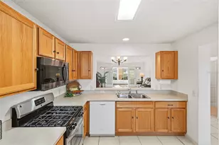 1469 Ramon Rd, The Villages, FL 32162 - Photo 4