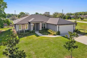 415 N Dixie Dr, Howey in the Hills, FL 34737 - Photo 2