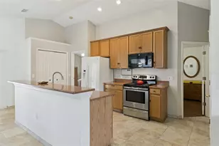 2133 Hunters Greene Dr, Lakeland, FL 33810 - Photo 12