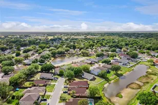 2133 Hunters Greene Dr, Lakeland, FL 33810 - Photo 6