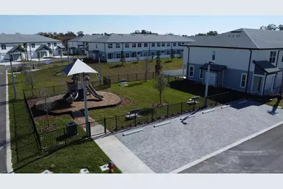 1075 E Caroline Street, Tavares, FL 32778 - Photo 8