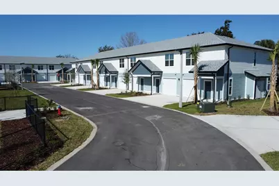 1075 E Caroline Street, Tavares, FL 32778 - Photo 2