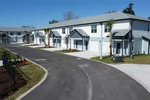 1075 E Caroline St, Tavares, FL 32778 - Photo 2