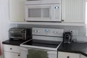 6807 Mt Pleasant Rd NE, Saint Petersburg, FL 33702 - Photo 10