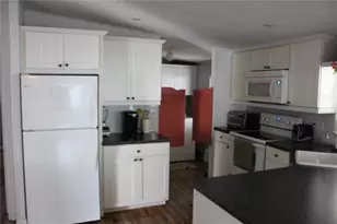 6807 Mt Pleasant Rd NE, Saint Petersburg, FL 33702 - Photo 8