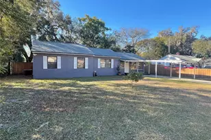 706 Mission Dr, Wildwood, FL 34785 - Photo 2