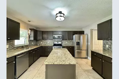 800 Clear Brook Court, Fruitland Park, FL 34731 - Photo 8