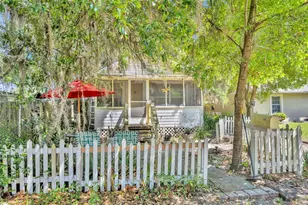 140 N Johns St, Mount Dora, FL 32757 - Photo 2