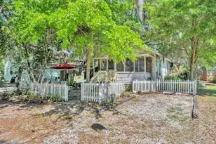 140 N Johns St, Mount Dora, FL 32757 - Photo 4
