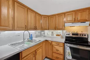 31701 Kelly Cir, Tavares, FL 32778 - Photo 12