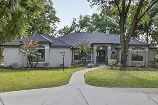 1324 Otters View Ct, Fruitland Park, FL 34731 - Photo 1