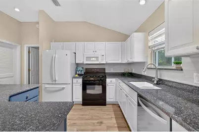 9172 SE 171st Drayton Place, The Villages, FL 32162 - Photo 12