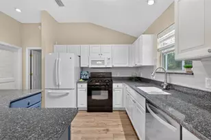 9172 SE 171st Drayton Pl, The Villages, FL 32162 - Photo 12