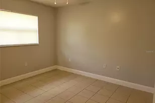 807 McLain Ct, Tavares, FL 32778 - Photo 2