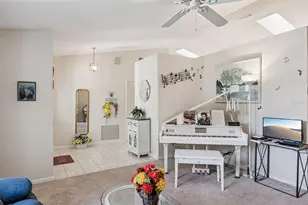 25933 Newcombe Cir, Leesburg, FL 34748 - Photo 6