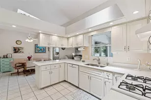 25933 Newcombe Cir, Leesburg, FL 34748 - Photo 12