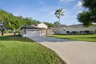 3292 Seven Seas Dr, Tavares, FL 32778 - Photo 2