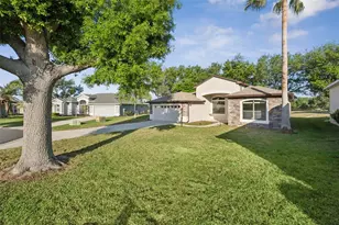3292 Seven Seas Dr, Tavares, FL 32778 - Photo 4
