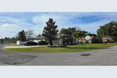336 Lakecrest Drive, Tavares, FL 32778 - Photo 2