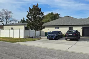 336 Lakecrest Dr, Tavares, FL 32778 - Photo 4