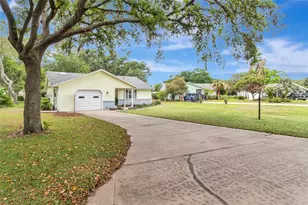 27 Gordon Ct, Leesburg, FL 34788 - Photo 2