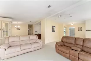 717 Tangerine Dr, Lady Lake, FL 32159 - Photo 2