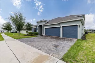 533 Avila Pl, Howey in the Hills, FL 34737 - Photo 2