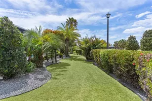 2254 Isleworth Cir, The Villages, FL 32163 - Photo 44