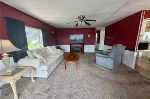 187 Jacaranda Dr, Leesburg, FL 34748 - Photo 2