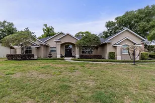 34041 Valencia Dr, Leesburg, FL 34788 - Photo 2
