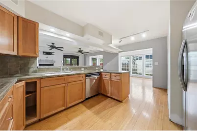 126 E Magnolia Avenue, Howey in the Hills, FL 34737 - Photo 10