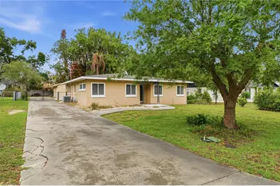 126 E Magnolia Avenue, Howey in the Hills, FL 34737 - Photo 1