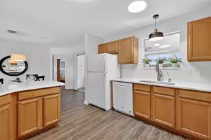 1539 Hollyberry Pl, The Villages, FL 32162 - Photo 10