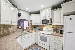 11622 Cocowood Dr, New Port Richey, FL 34654 - Photo 10