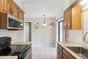 12418 Orangewood Cir, Tavares, FL 32778 - Photo 8