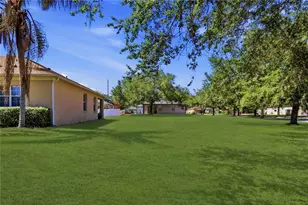 12929 Regiment Dr, Grand Island, FL 32735 - Photo 10