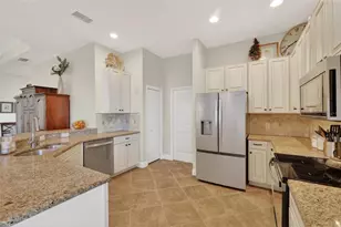 10075 Lake Miona Way, Oxford, FL 34484 - Photo 12