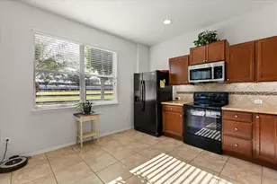 22024 Belgian Ct, Mount Dora, FL 32757 - Photo 4