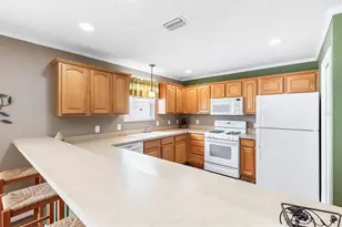 979 Smyrna St, The Villages, FL 32162 - Photo 6
